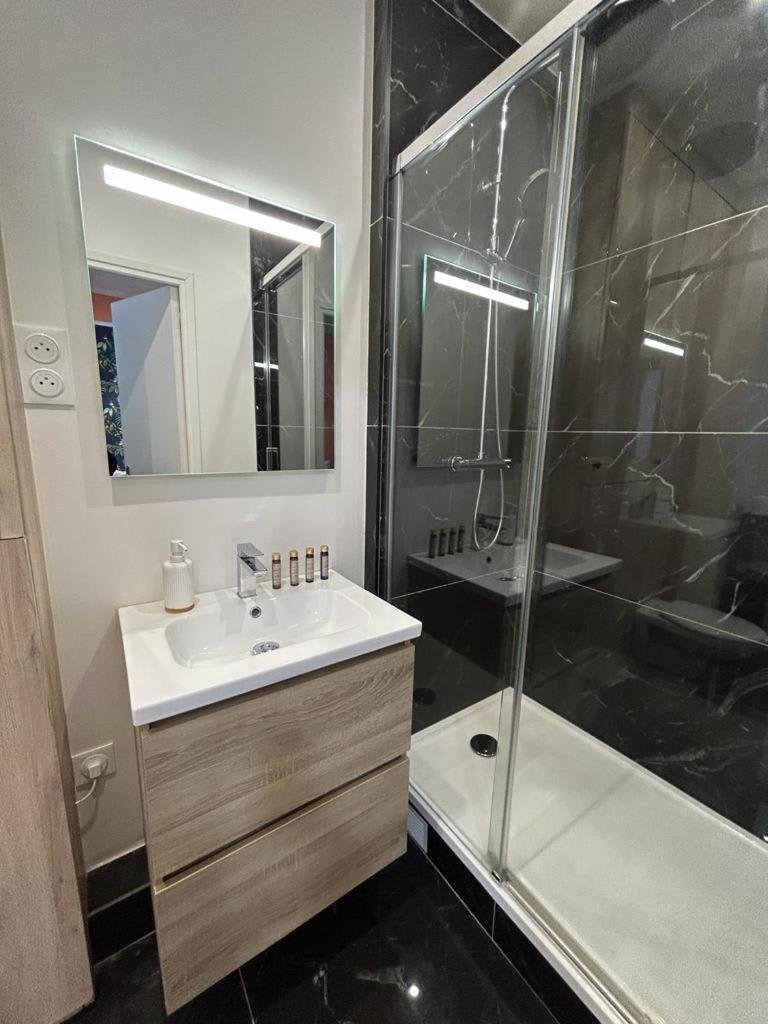 Stylish Modern Studio Apartment ปารีส ภายนอก รูปภาพ